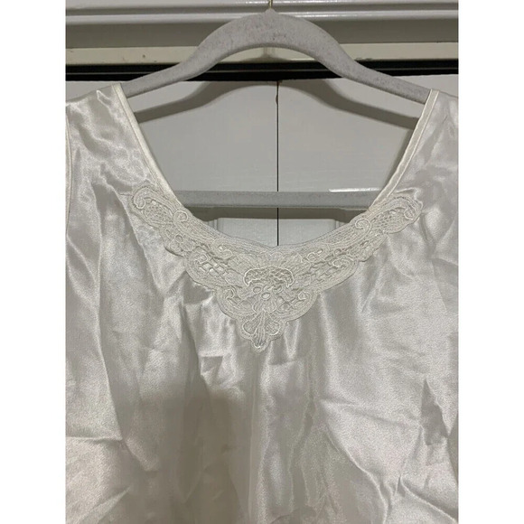 Vintage Escapades Ivory Silky Satin Cami Tank Top Applique Lace Medium (Q43) - Picture 2 of 8